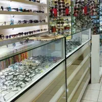 ویترین عینک و ساعت