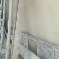تعدادی تخته بنایی