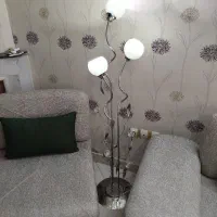 آباژور ایستاده