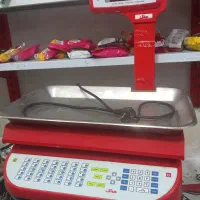 یک عدد ترازو50کیلوو یک عدد کارتخوان