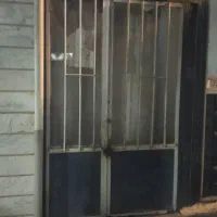 مغازه و یک انبار