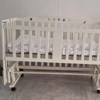 تخت نوزاد کنار تخت مادر