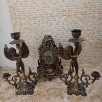 ساعت و یک جفت شمعدان دکوری