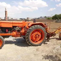 تراکتور رومانی با بیل عقب