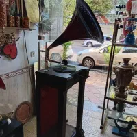 گرامافون ایستاده