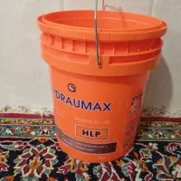 تعدادی سطل و بشکه