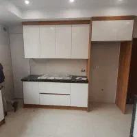 کابینت گردویی روشن و سفید براق