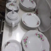 ظروف گل سرخی قدیمی