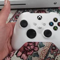 ایکس باکس وان ای همراه دو دسته