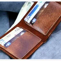 کیف قهوهای حاوی مدارک به نام وحیدامیری گمشده