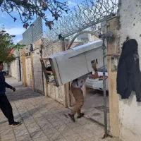 اسباب کشی وباربری کارگر تنهاحمل اثاثیه چیدمان