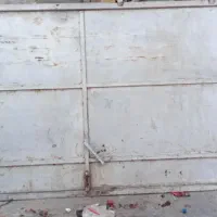 در ورودی حیاط ماشین رو نیست