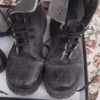لباس وپوتین وکلاه