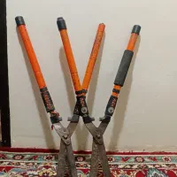 دو عدد قیچی