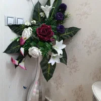 گل مخمل و گلدان بزرگ