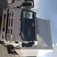 کارگر اساس منزل همراه با ماشین