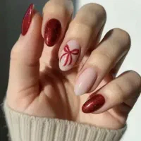 مدل برای کاشت ناخن