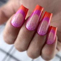 ترمیم ناخن ۴۰۰ کاشت ۷۰۰ با ۱۵سال تجربه کار