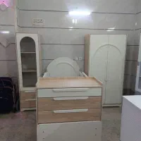 تخت و کمد نوزاد