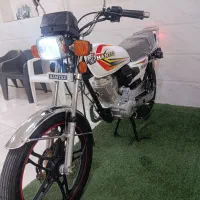 همتاز 200مدل1402مدارک اماده وبیمه یک سال بسیارتمیز
