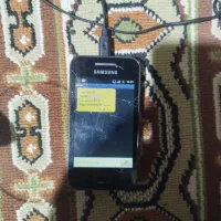 گوشی سامسونگ و تعدادی فلت گوشی ساده تعمیر جزی