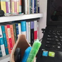 متقاضی کار در دفتر وکالت