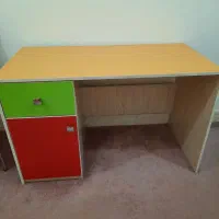 میز تحریر و صندلی چرخدار (خورموج)