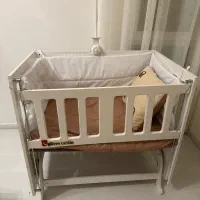 تخت کنار مادر