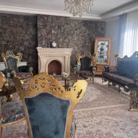 مبلمان کلاسیک و میز ناهارخوری