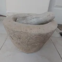هاون سنگی دست تراش بسیار قدیمی