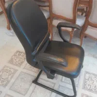 صندلی اداری و میزتحریر
