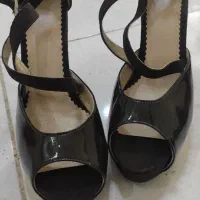 چند جفت کفش زنانه