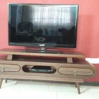 تلویزیون سامسونگ LED اصل کره همراه با میز چوبی