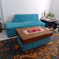 مبل یا کاناپه تختخوابشو همراه با میز جلو مبلی