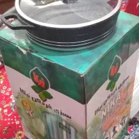یک ماهیتابه گریل گوشت ویک عدد سبزی خرد کن