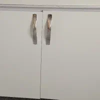 تعدادی کابینت بدنه فلز در ام دی اف  نو وتمیز