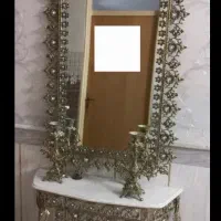 آیینه و کنسول و دوتا شمعدان