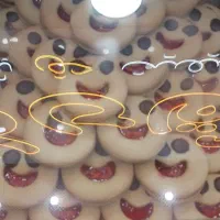 به یک نفر خانم جهت فروشندگی در شیرینی فروشی