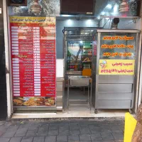کارگر ساندویچ زن