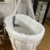 تخت گهواره کنار مادر