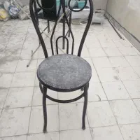 صندلی آهنی