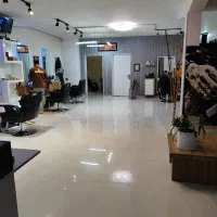 همکار آرایشگاه و کار آموز