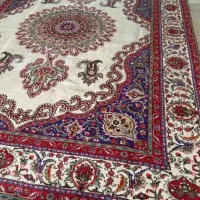 یه دونه 12متری دستباف کهنه شده ولی سالمه