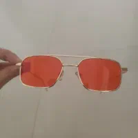 عینک آفتابی قرمز ایتالیایی