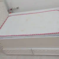 تخت و تشک بهمراه کمد