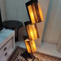 آباژور ایستاده