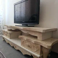 تلویزیون و میز و جاکفشی