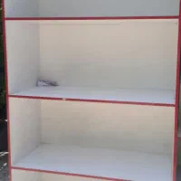 تعدادی قفسه