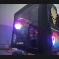 pc gaming به همراه مانیتور و موس و کیبورد