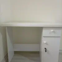 میز تحریر و ناخن و استند و صندلی